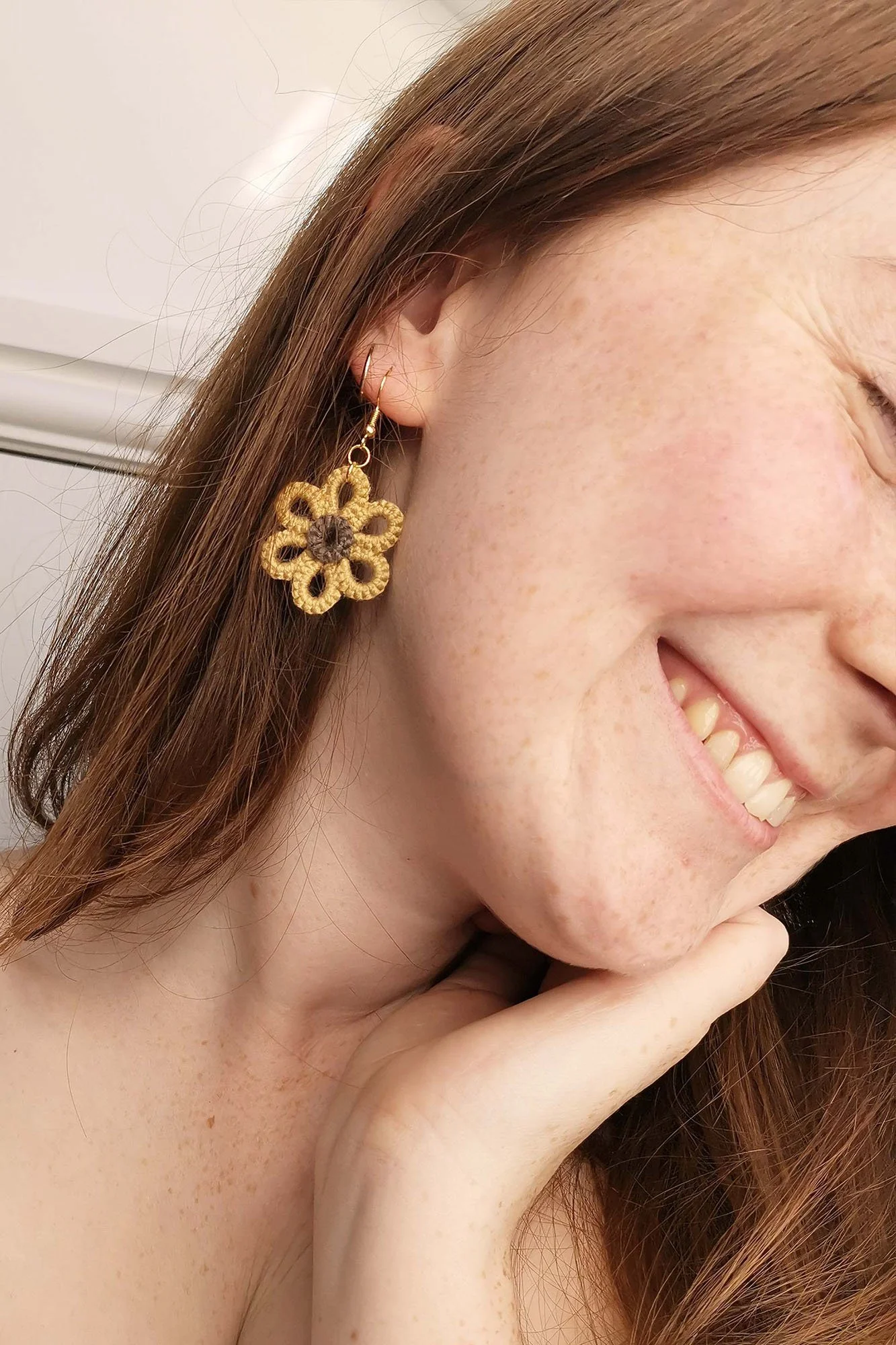 Retro online daisy earrings